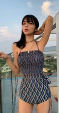 真正的水蛇腰，纤细线条精选短发少女气质紧身裤，紧身衣系列吸睛生活照片