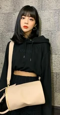 真正的水蛇腰，纤细线条精选短发少女气质紧身裤，紧身衣系列吸睛生活照片