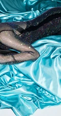 张嘉倪冷艳轻熟气质时尚穿搭登杂志8月最新写真图片
