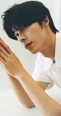 许光汉简约干静白衬衫穿搭立秋居家写真帅气照片