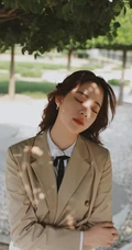 欧阳娜娜可爱甜美穿搭在户外公园享受美好时光写真美照