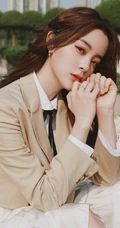 欧阳娜娜可爱甜美穿搭在户外公园享受美好时光写真美照