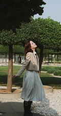欧阳娜娜可爱甜美穿搭在户外公园享受美好时光写真美照