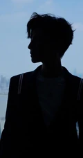 罗云熙帅气机长小西服居家写真照片