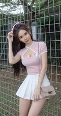 马来西亚网红女生沛妤气质紧身裙，紧身衣系列穿搭显凹凸有致身段生活照片