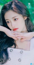 周洁琼化身清新元气少女着粉色短裙户外美拍写真手机壁纸图片