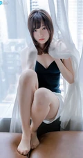 性感少女系列手机壁纸，2021年8月10精选少女手机壁纸杂图集