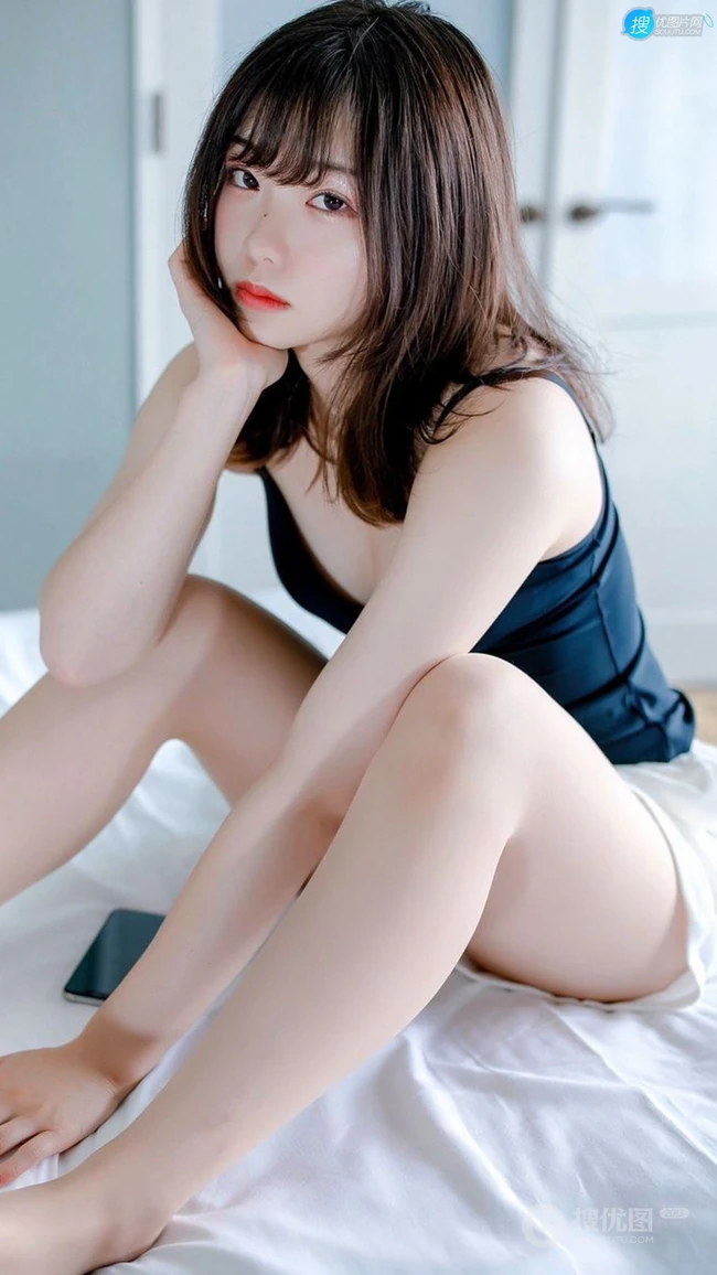 性感少女系列手机壁纸，2021年8月10精选少女手机壁纸杂图集