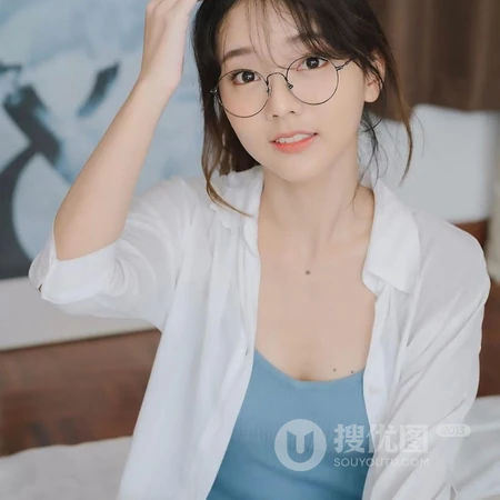戴眼镜的真人背心短裤网图少女一人多张精选微信头像图片