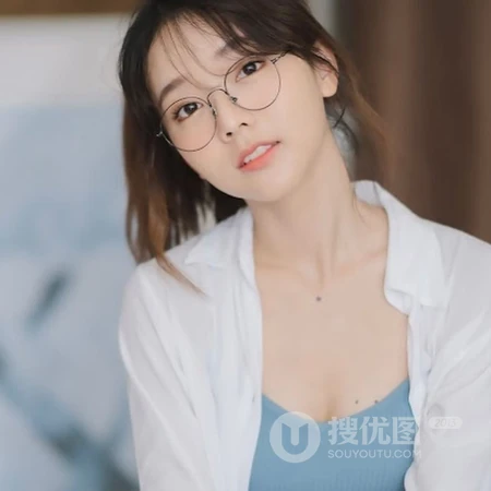 戴眼镜的真人背心短裤网图少女一人多张精选微信头像图片