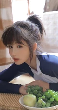 让人一看就喜欢的超可爱元气少女紧身衣三角裤穿搭享受夏日居家生活写真照片