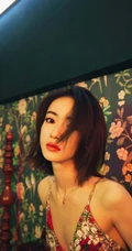 吴谨言气质明艳多套裙装，休闲装穿搭登杂志动人写真图片