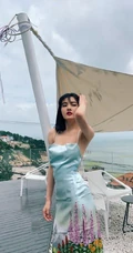 宋祖儿心苹果图案T恤搭配浅蓝色牛仔短裤甜美可爱写真图片