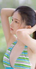 泳池边，柿子树下的气质浅粉牛奶肌少女条纹泳装家居服清新甜美写真