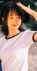 浅粉脸蛋的甜美可爱17岁马尾辫少女紧身运动T恤短裤沙滩玩排球写真套图