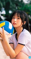 浅粉脸蛋的甜美可爱17岁马尾辫少女紧身运动T恤短裤沙滩玩排球写真套图