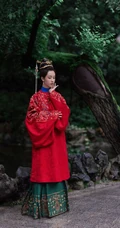 陈都灵古风玉楼春装扮优雅古典韵味十足写真图片