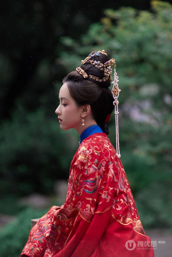 陈都灵古风玉楼春装扮优雅古典韵味十足写真图片