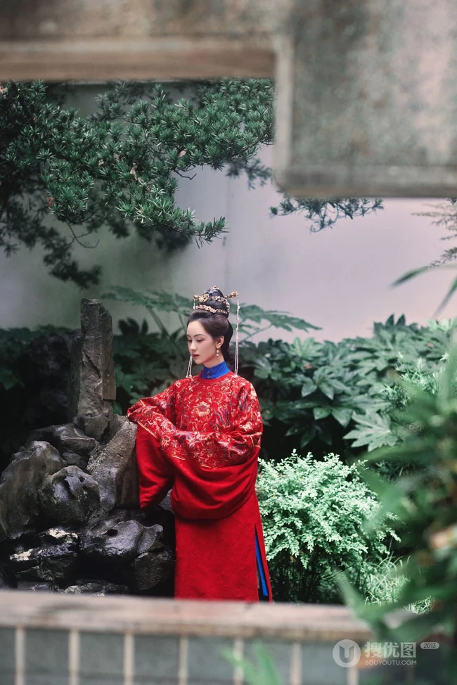 陈都灵古风玉楼春装扮优雅古典韵味十足写真图片
