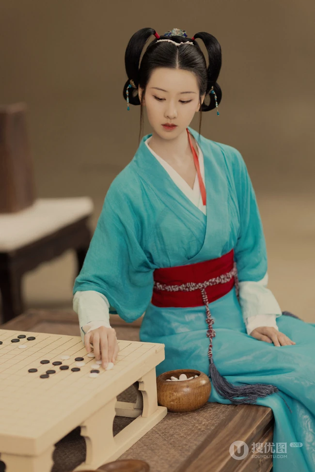 陈都灵古风侍女装扮，宛若画中人，古朴温雅气质写真美图