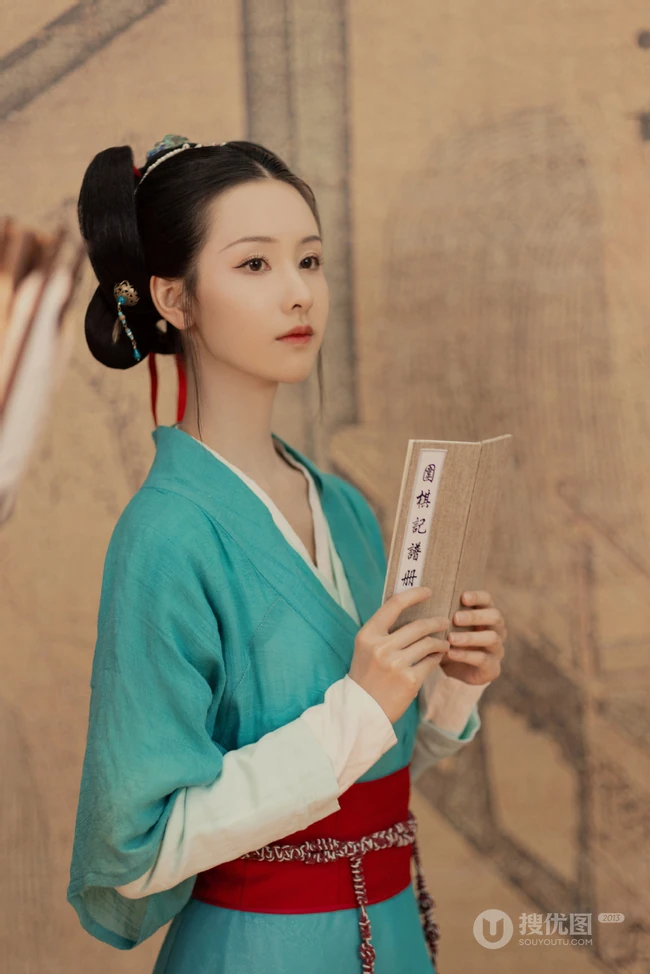 陈都灵古风侍女装扮，宛若画中人，古朴温雅气质写真美图