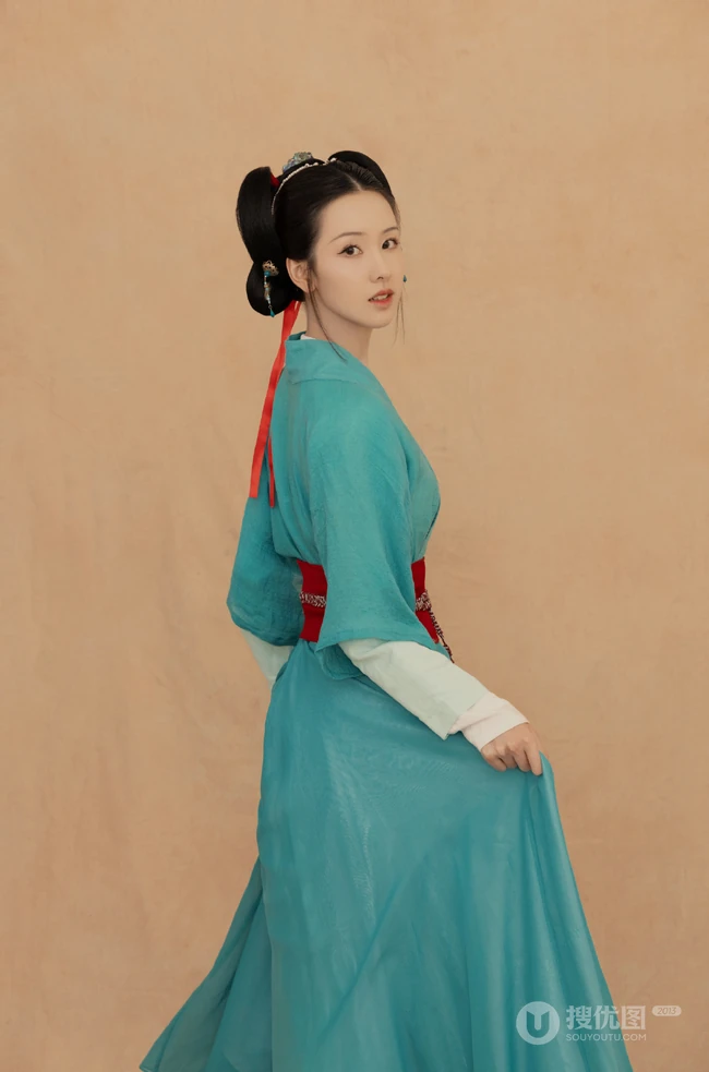 陈都灵古风侍女装扮，宛若画中人，古朴温雅气质写真美图