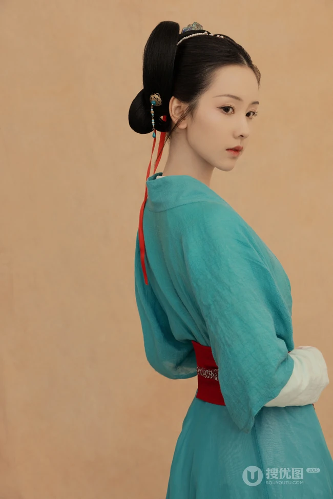 陈都灵古风侍女装扮，宛若画中人，古朴温雅气质写真美图