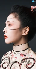 白鹿古典刺绣装穿着，流苏垂髫，薄粉敷面，清冷典雅气质写真手机壁纸图片