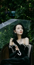 迪丽热巴高贵优雅深袜绒公主裙户外森系写真图片