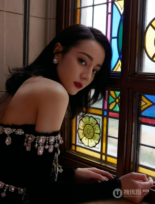 迪丽热巴高贵优雅深袜绒公主裙户外森系写真图片