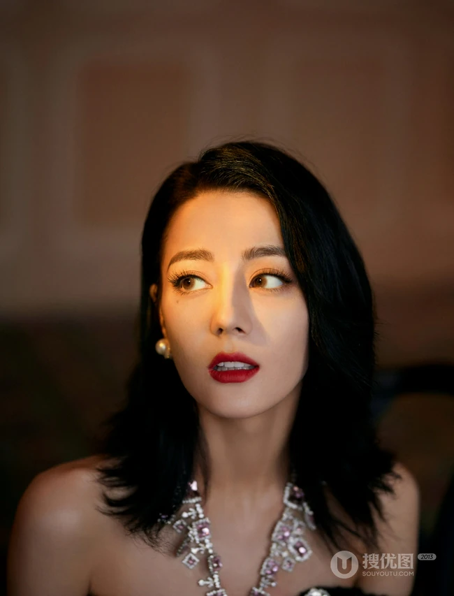 迪丽热巴高贵优雅深袜绒公主裙户外森系写真图片