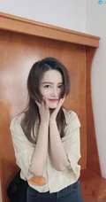 李沁清新随性印花衬衫穿搭居家甜美可爱2K手机壁纸图片