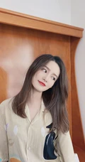 李沁清新随性印花衬衫穿搭居家甜美可爱2K手机壁纸图片