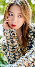 孟美岐复古精致套装着身时尚写真手机壁纸图片