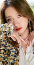 孟美岐复古精致套装着身时尚写真手机壁纸图片
