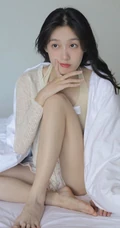 才感秋意，忽而处暑（秋老虎来了）苗条骨感夏日少女小碎花短裤室内写真美照