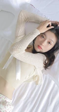 才感秋意，忽而处暑（秋老虎来了）苗条骨感夏日少女小碎花短裤室内写真美照