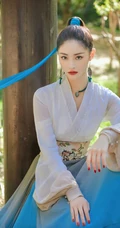 周洁琼蓝衫飘飘古装穿搭户外林间酷飒森系写真美照