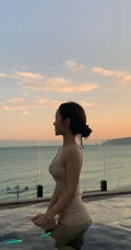 酷爱健身，身材超好的韩国女生气质运动装，休闲装，自拍生活照图集欣赏