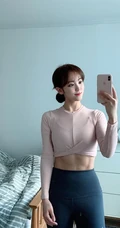 酷爱健身，身材超好的韩国女生气质运动装，休闲装，自拍生活照图集欣赏