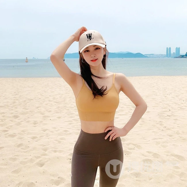 酷爱健身，身材超好的韩国女生气质运动装，休闲装，自拍生活照图集欣赏