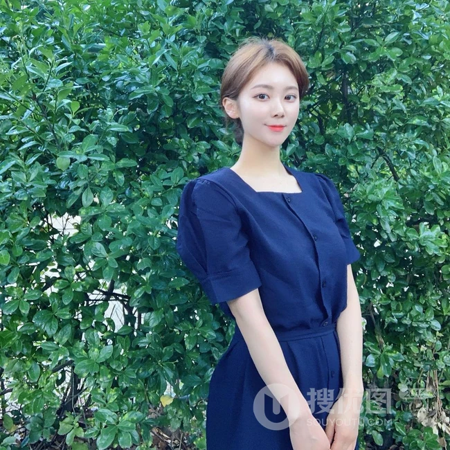 酷爱健身，身材超好的韩国女生气质运动装，休闲装，自拍生活照图集欣赏