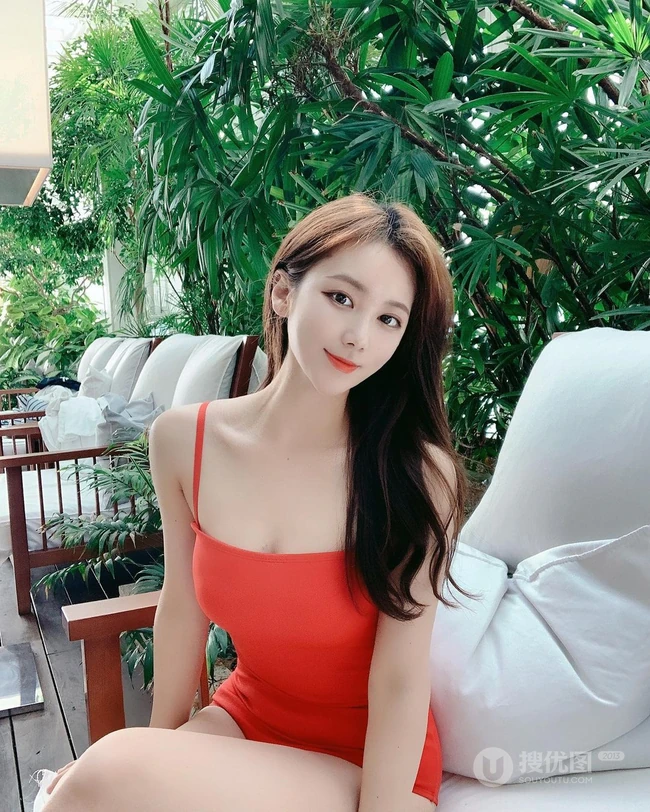 酷爱健身，身材超好的韩国女生气质运动装，休闲装，自拍生活照图集欣赏
