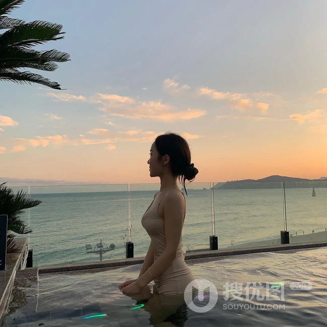 酷爱健身，身材超好的韩国女生气质运动装，休闲装，自拍生活照图集欣赏