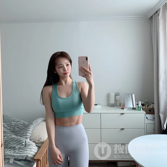 酷爱健身，身材超好的韩国女生气质运动装，休闲装，自拍生活照图集欣赏