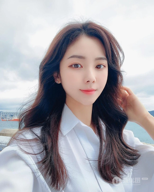 酷爱健身，身材超好的韩国女生气质运动装，休闲装，自拍生活照图集欣赏