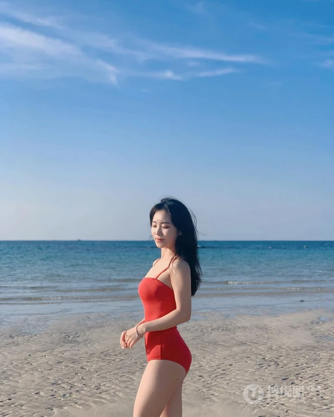 酷爱健身，身材超好的韩国女生气质运动装，休闲装，自拍生活照图集欣赏