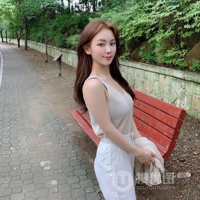 酷爱健身，身材超好的韩国女生气质运动装，休闲装，自拍生活照图集欣赏
