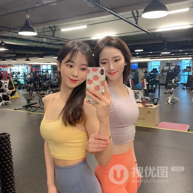 酷爱健身，身材超好的韩国女生气质运动装，休闲装，自拍生活照图集欣赏