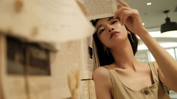 书香美人，徜徉在书中海洋生活中的吴谨言文艺范写真壁纸图片